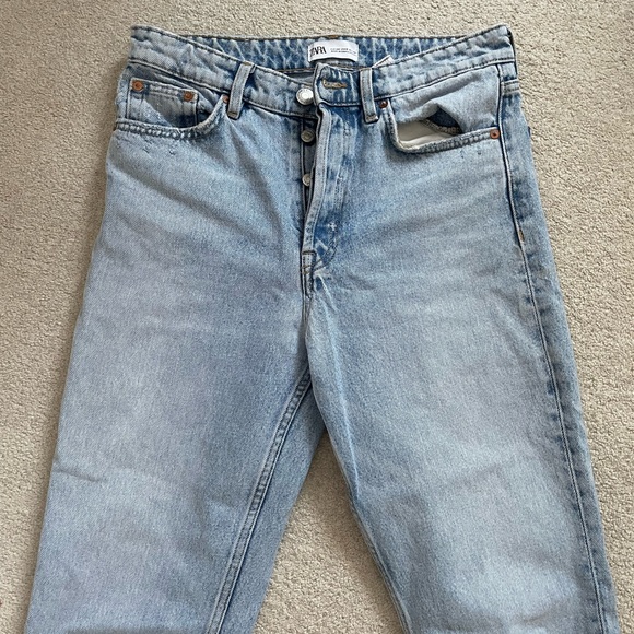 Zara Straight Leg High Rise Light Wash Jeans - Picture 6 of 7
